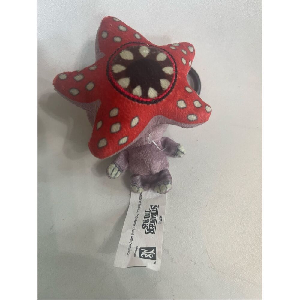YuMe Stranger Things Demogorgon Plush Bag Clip/Keychain Red Silver NWOT
